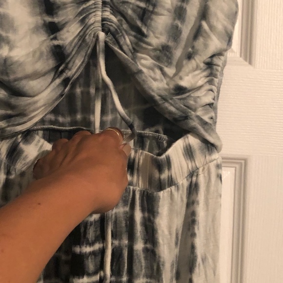 Peek a boo jumpsuit - Picture 3 of 4